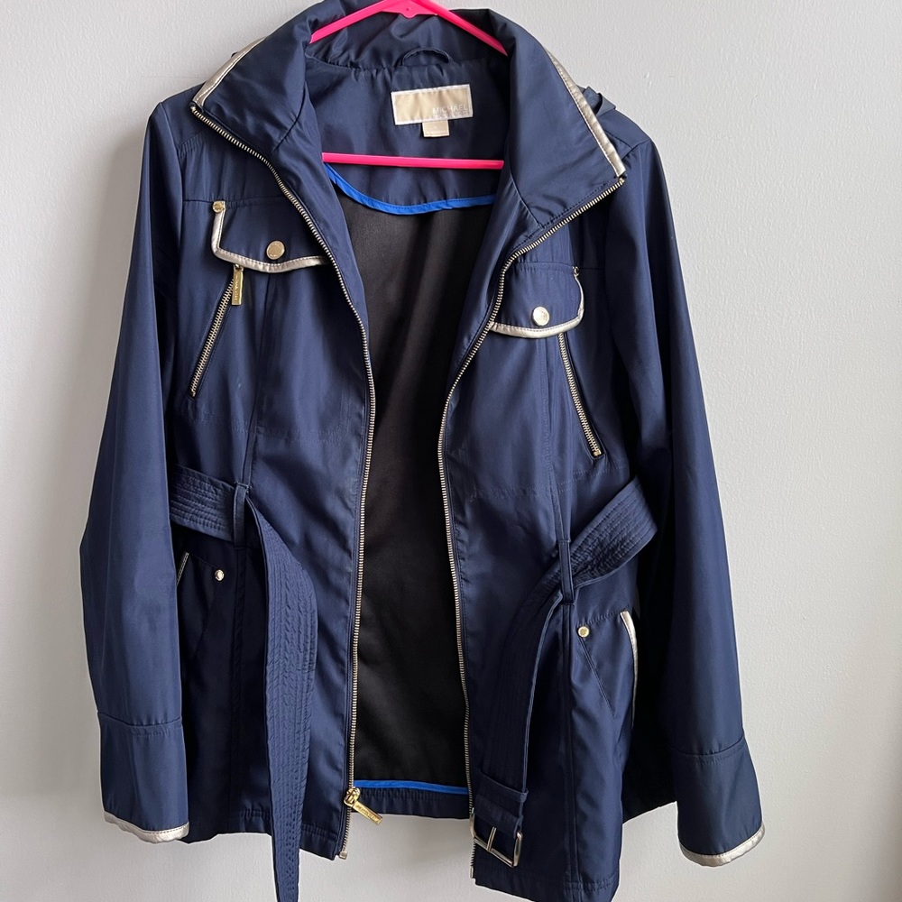 Michael Michael Kors Navy blue and gold rain jacket with hood and belt  💕✨